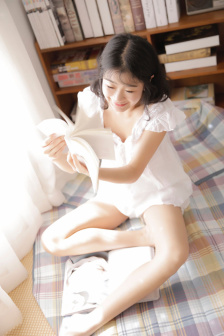 学渣坐在学霸的鸡叭上写作业